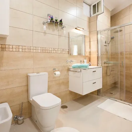 Andrea Daire Costa Adeje